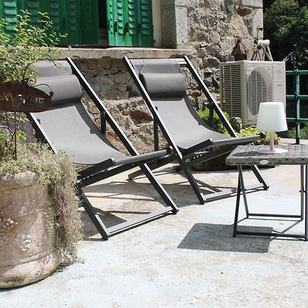 Studio Malou avec cuisine toute équipée et terrasse aménagée Olliergues Exterior foto