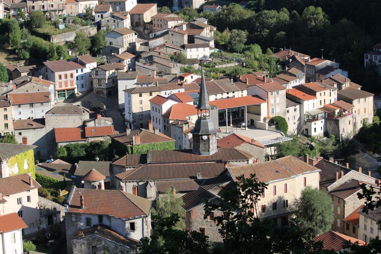 Studio Malou avec cuisine toute équipée et terrasse aménagée Olliergues Exterior foto