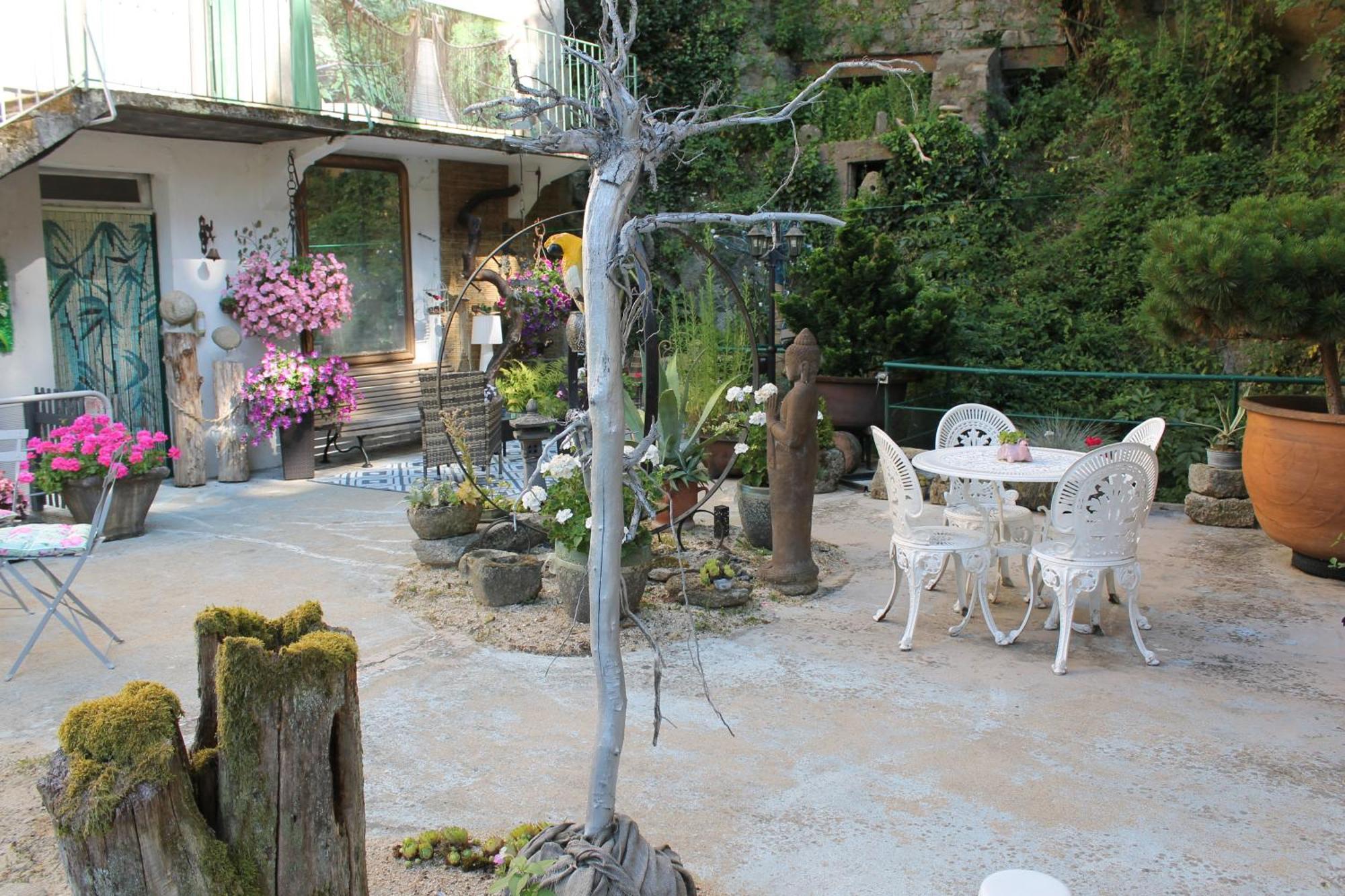 Studio Malou avec cuisine toute équipée et terrasse aménagée Olliergues Exterior foto