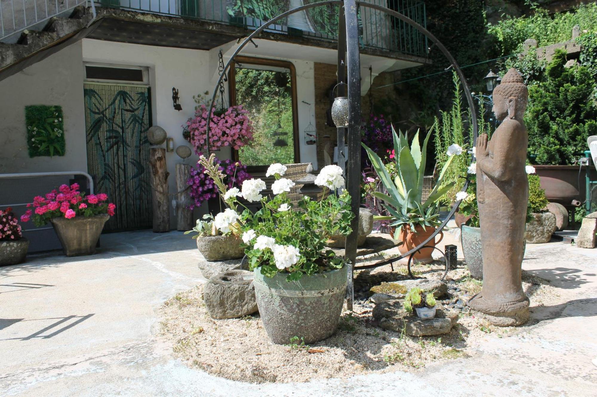 Studio Malou avec cuisine toute équipée et terrasse aménagée Olliergues Exterior foto