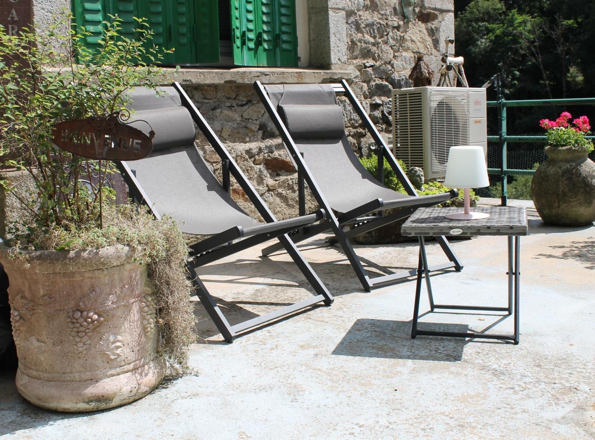 Studio Malou avec cuisine toute équipée et terrasse aménagée Olliergues Exterior foto